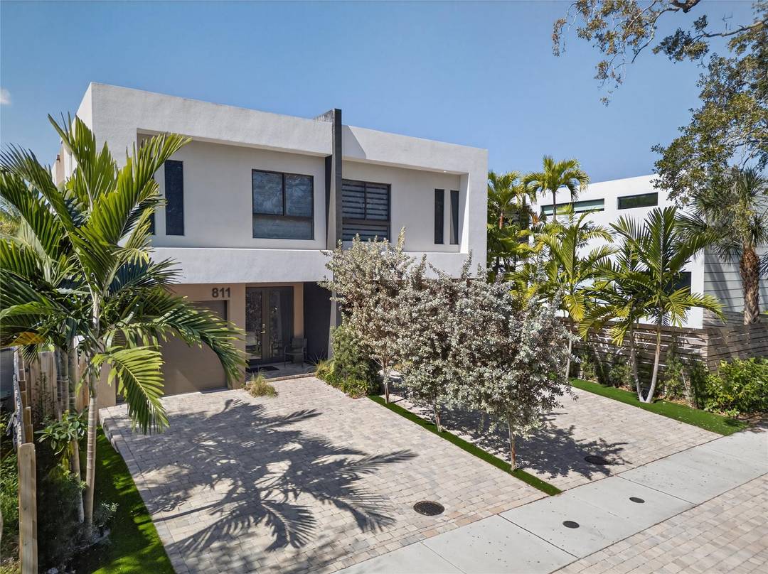 AMAZING BRAND NEW, FULLY TURNKEY FURNISHED 3 BED 4 BATH POOL TOWNHOME IN THE HEART OF TARPON RIVER, FORT LAUDERDALE'S FASTEST GROWING NEIGHBORHOOD !