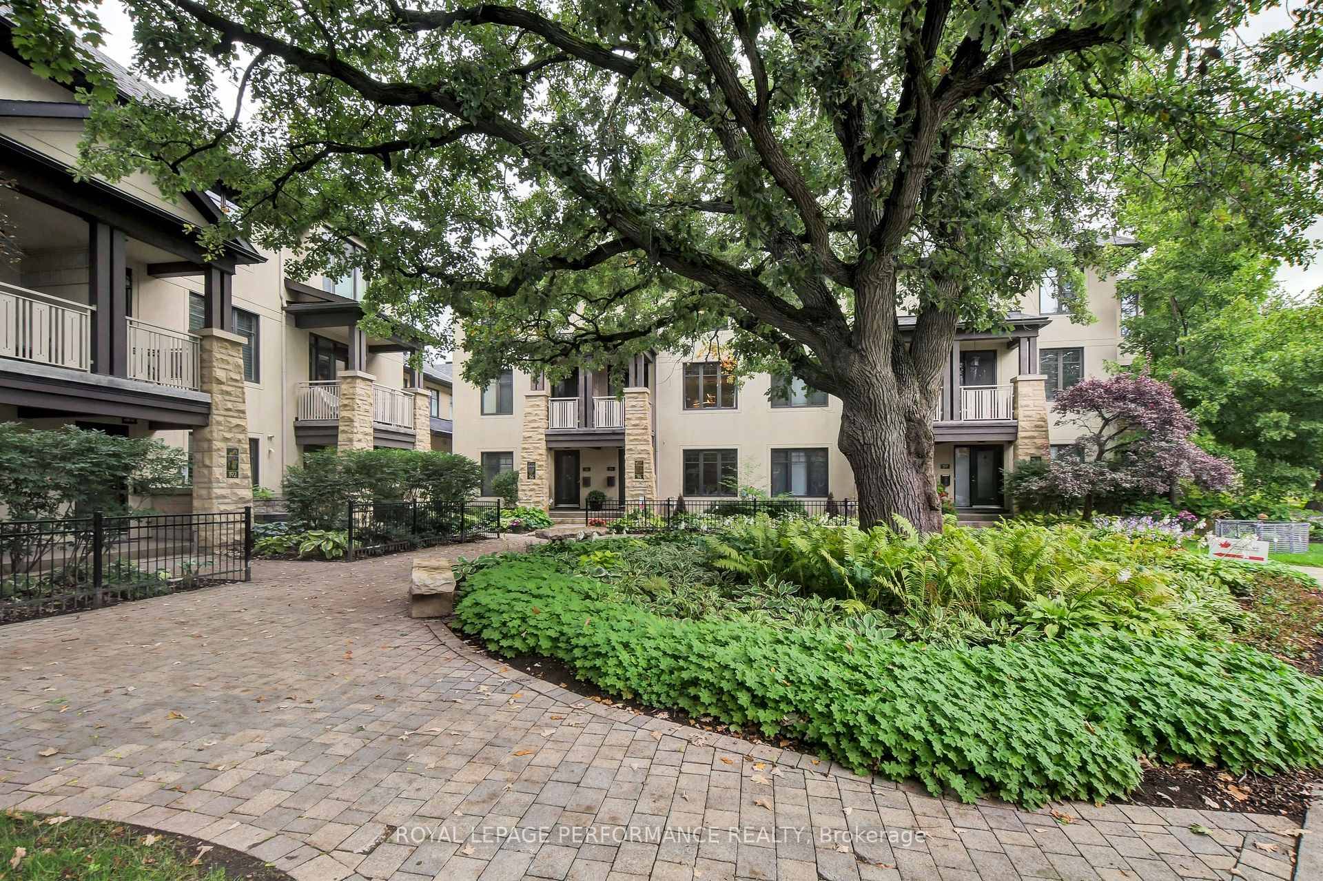 Welcome to this luxury townhome in the heart of Old Ottawa South !