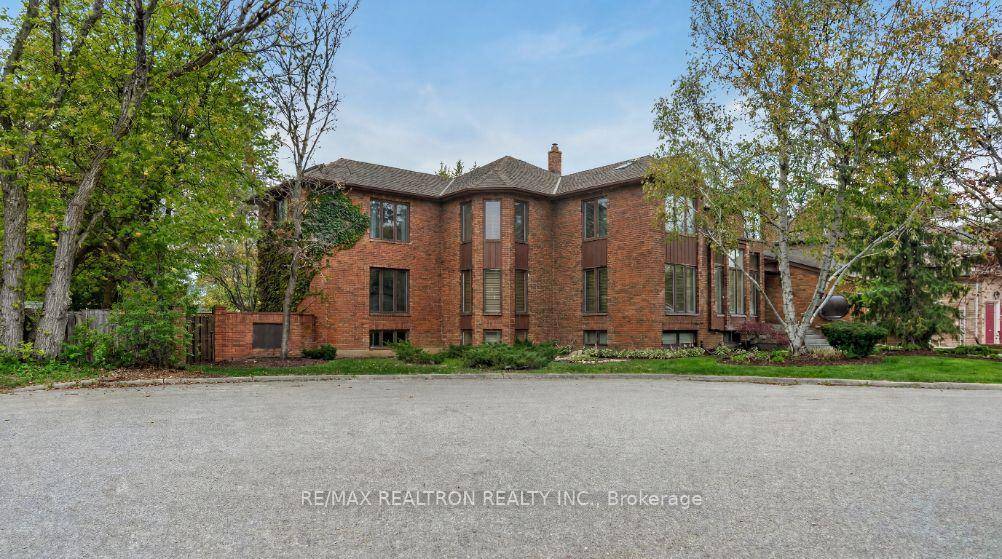 Experience exceptional custom luxury in this expansive 8, 000 sq.