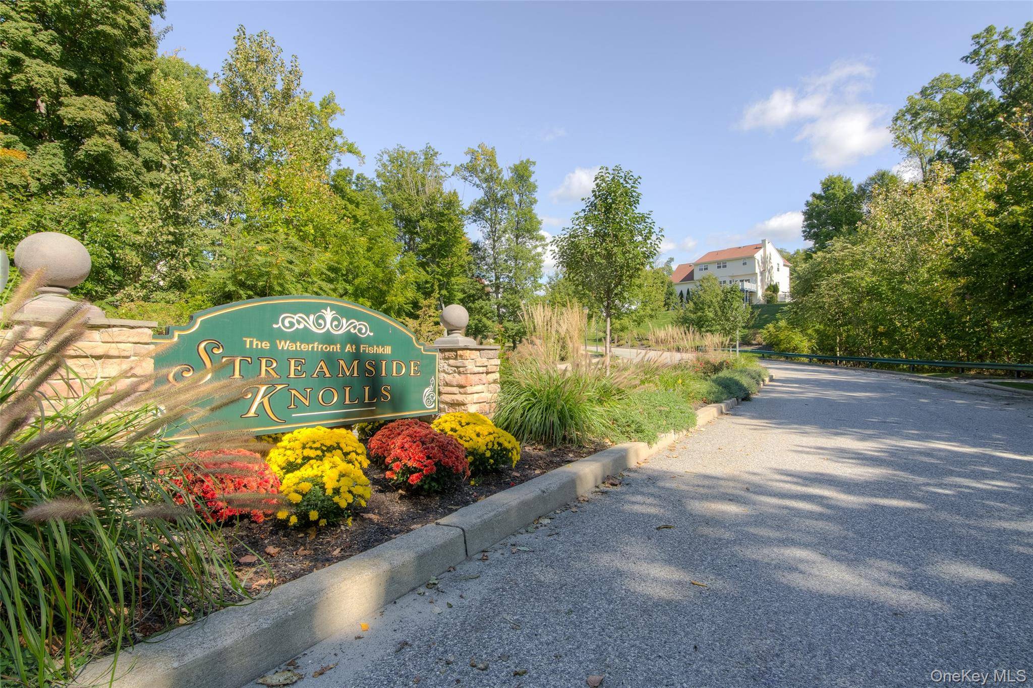 Modern 3 bed, 2. 5 bath townhouse in a sought after community just outside the vibrant city of Beacon.