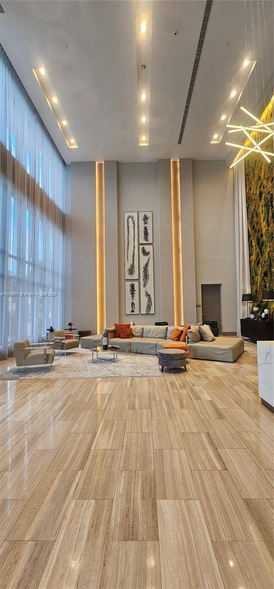 5350 Park is a community in the heart of Doral, surrounded by golf courses.