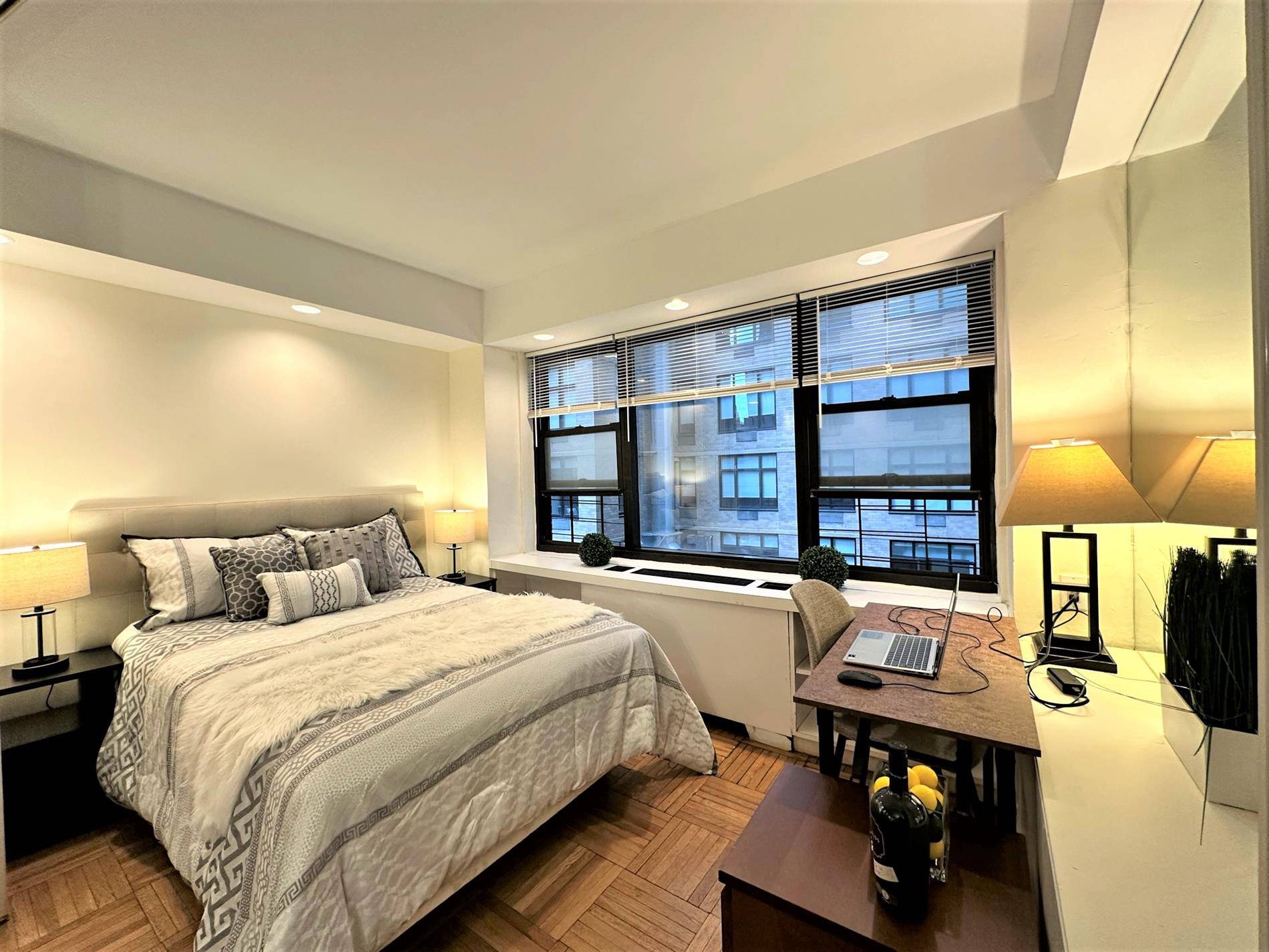 White Glove Luxury Condo building, 24 Hour Doorman, Elevators, Laundry, Live in Super.