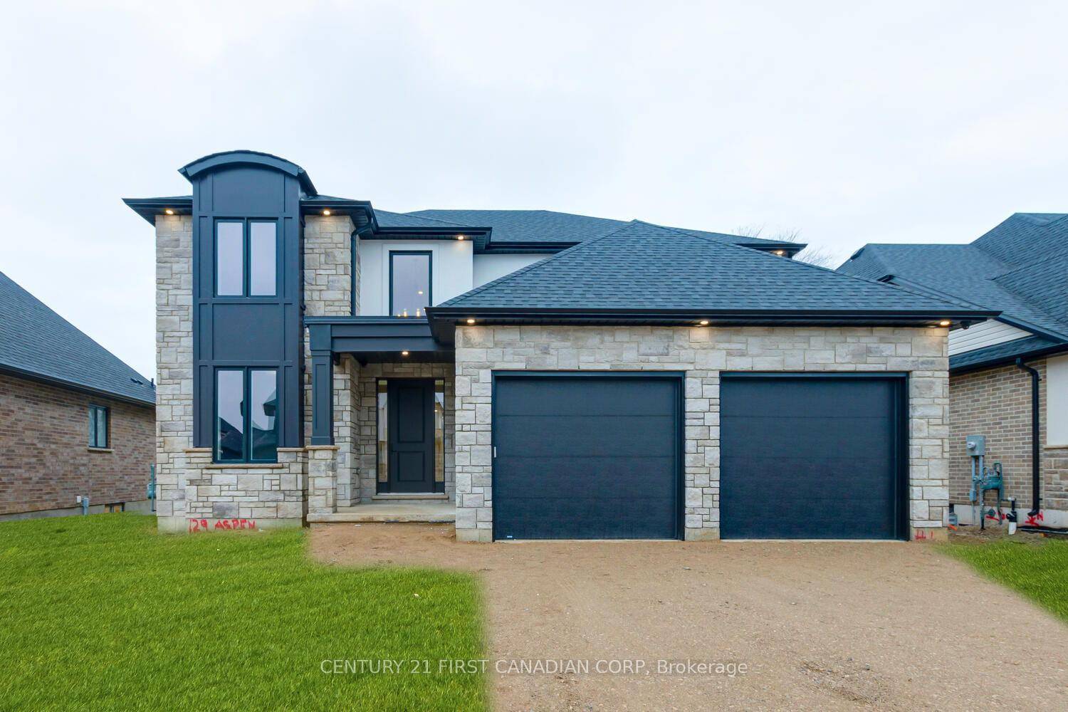 IMMEDIATE OCCUPANCY AVAILABLE HAZELWOOD HOMES proudly presents THE IVEY 2500 Sq.
