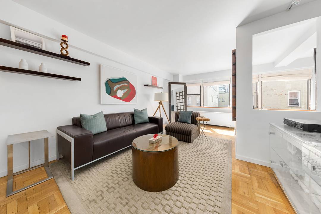 Welcome to 220 East 67th Street, Unit 7J in the heart of a vibrant neighborhood !
