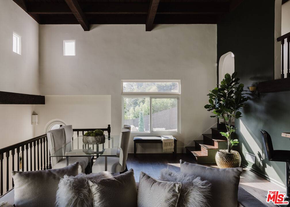 2039 Glencoe Way 2BR Hollywood Hills East La