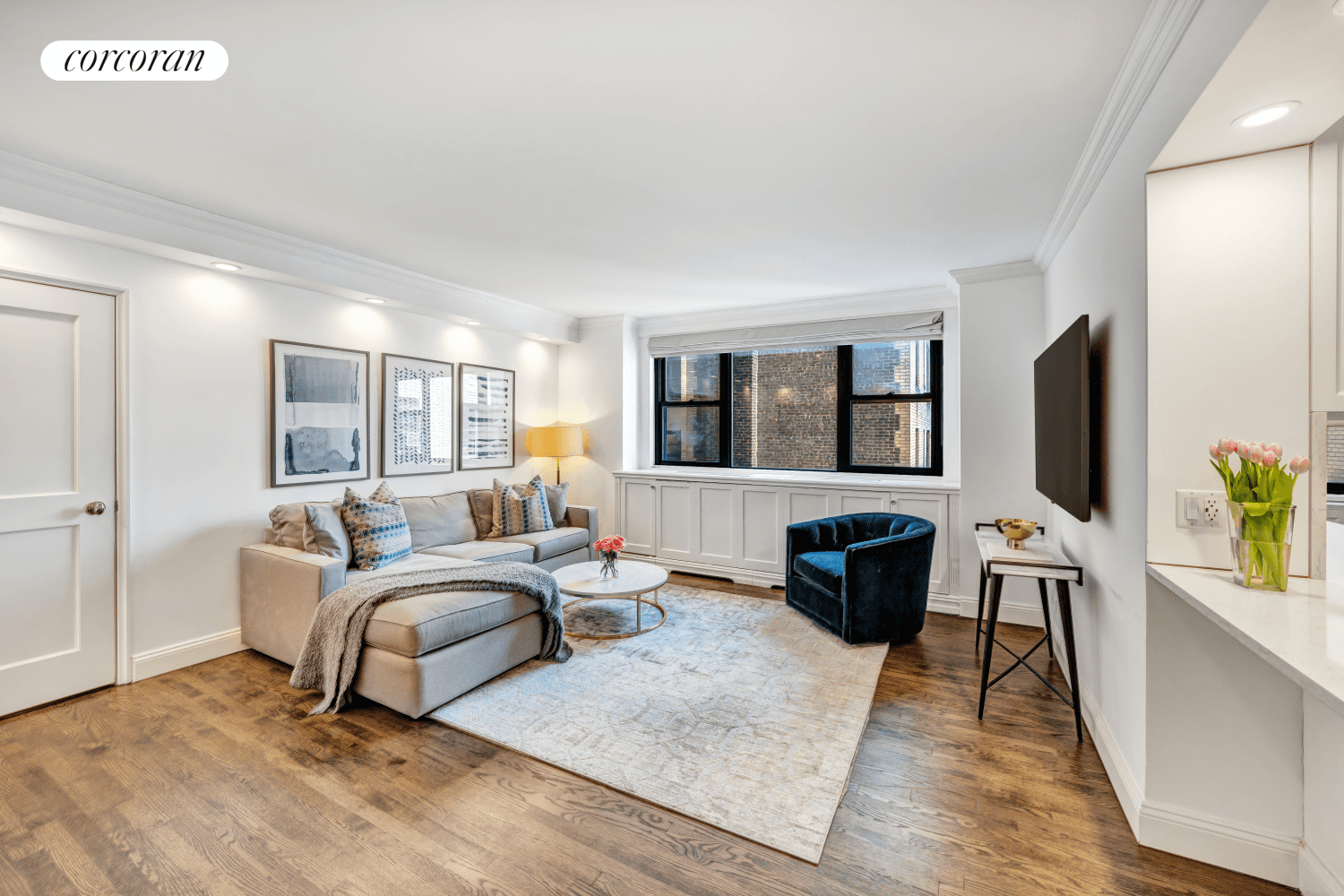Welcome home to apartment 9FG, a sprawling 2 bedroom, 2 bathroom apartment located in 315 East 72nd Street.
