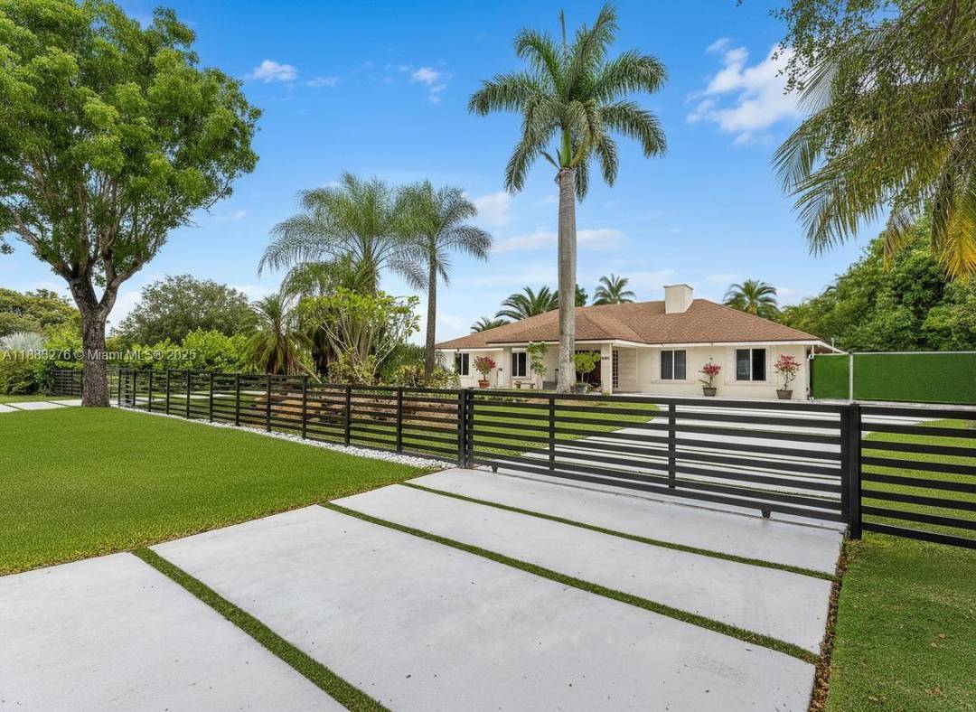 If you are looking for a house on a large lot with a guest house then this one is a must see !