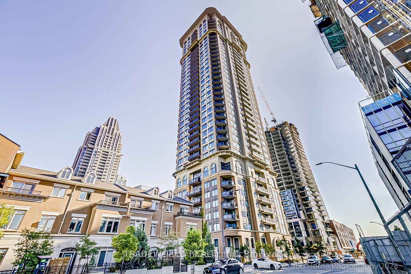 Daniels Built Chicago Luxury 2Bdr,, 2 Bath Corner Suite In The Heart Of Mississauga.