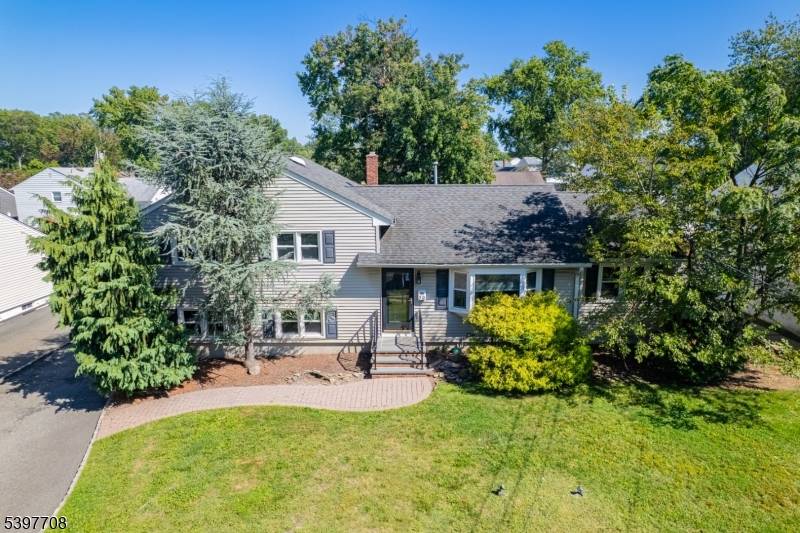 Versatile Mixed Use Opportunity Residential, Commercial, or Both !