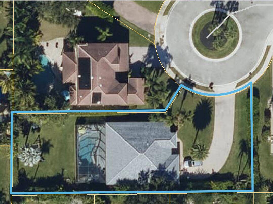 Spacious 1 Level, 4 Bedroom Pool Home on Rare Oversized Cul de Sac Lot in Stonehaven.