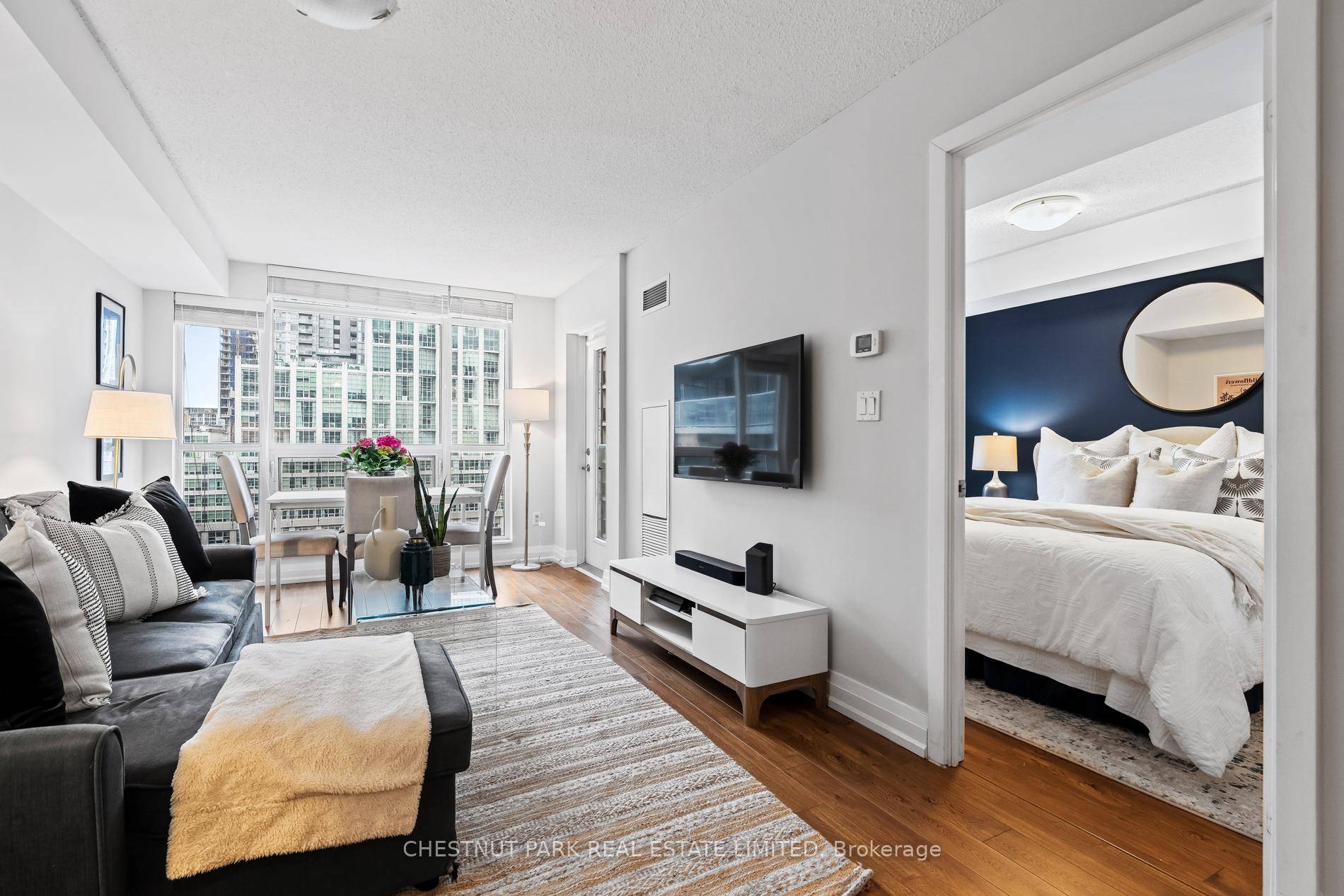 This prime location at Front Street West and Blue Jays Way cannot be beat for downtown living.