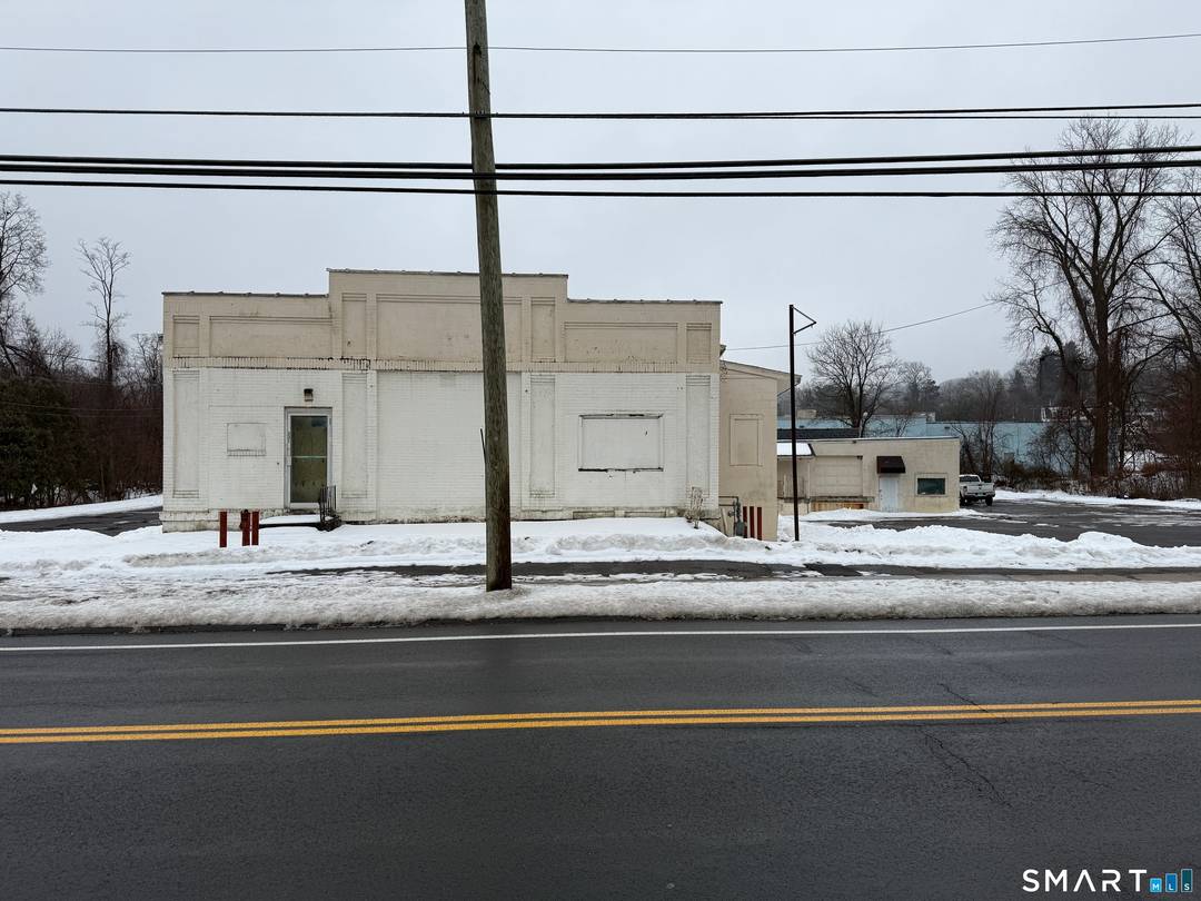 Great investment opportunity for a retail, light manufacturing, automotive and or warehouse space on the high traffic RT72 state road.