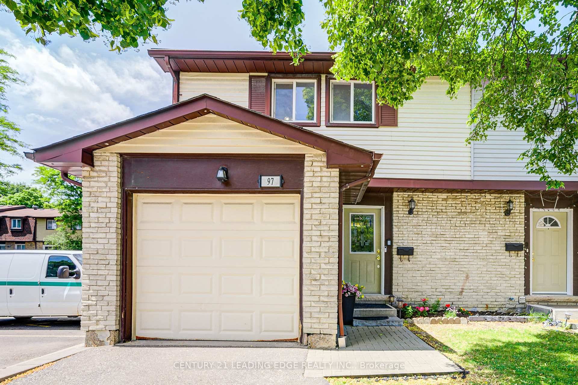 Stunning End Unit Townhouse With 4 Bedrooms amp ; Garage Parking !
