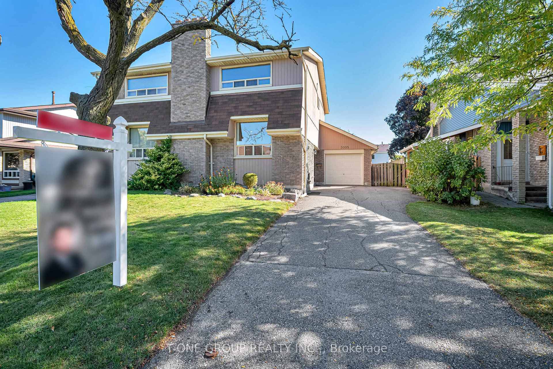 Fabulous Move In Ready 3Br Semi Detached Home In Meadowvale !