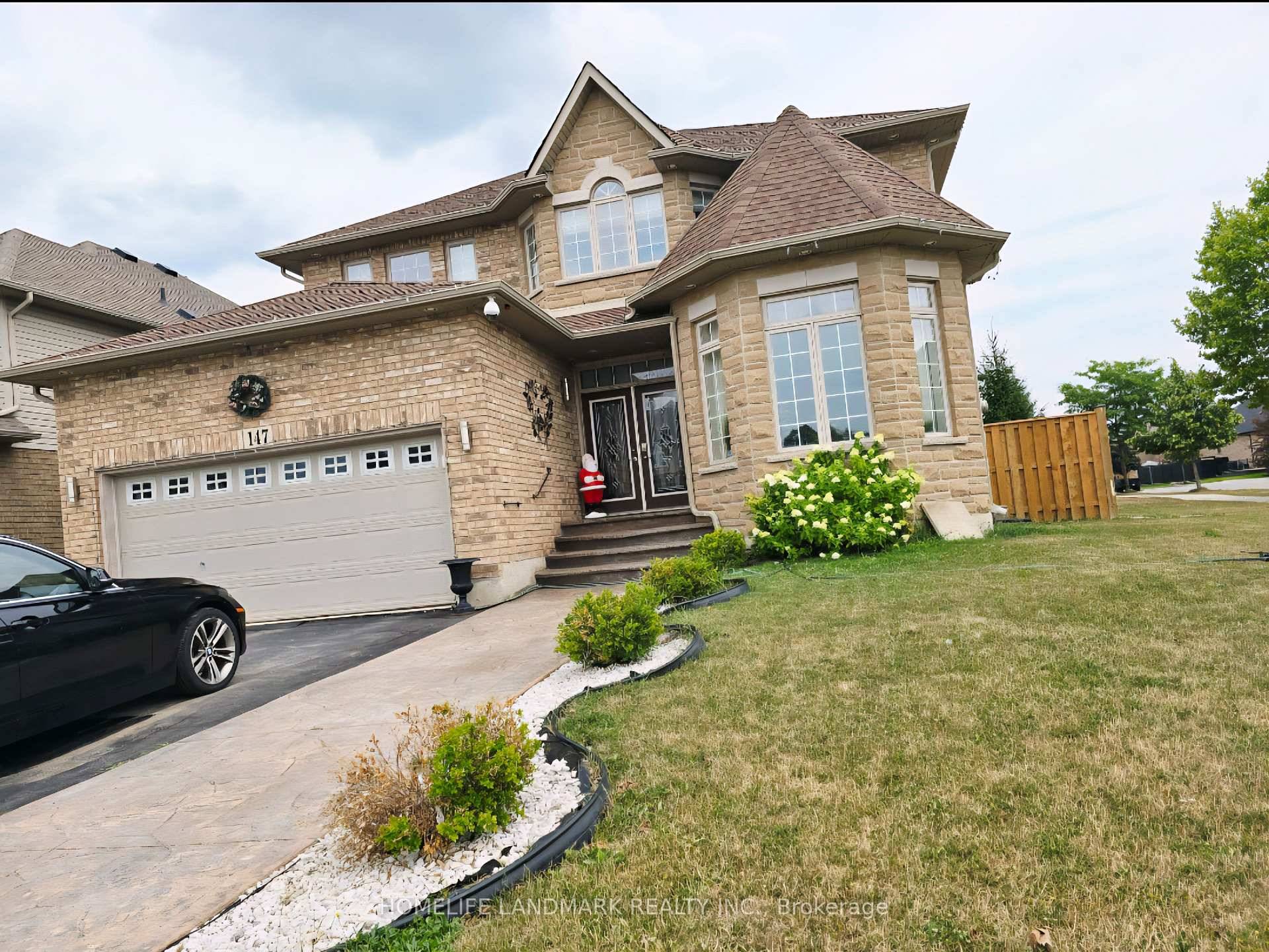 BEAUTIFUL Brand new Absolutely stunning and fully renovated 2 Bedrooms Legal Basement in Hamilton's Desired neighbourhood.