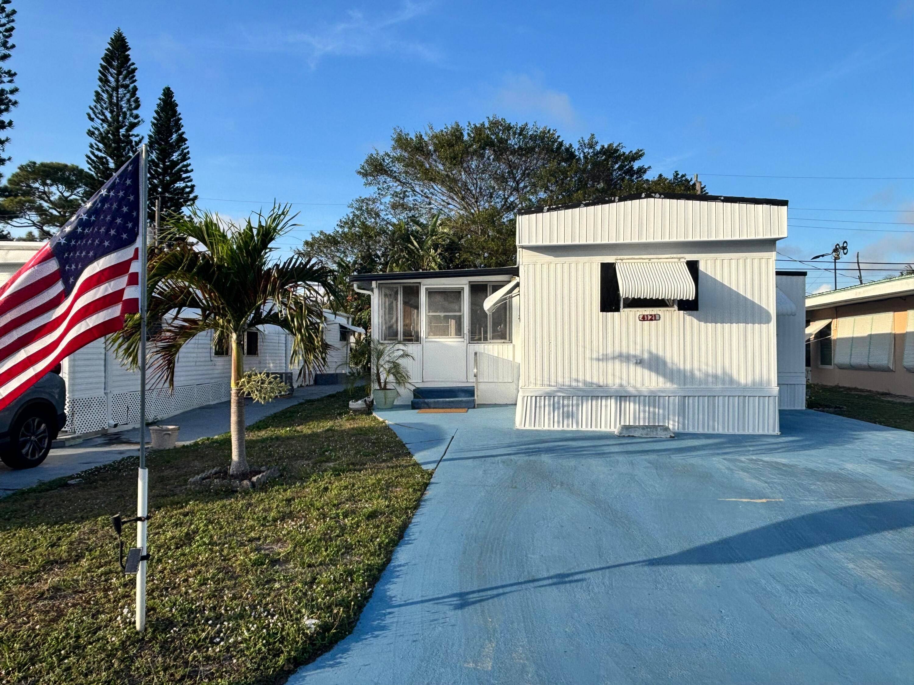LOW HOA NO LAND LEASE LOW RE TAXES AFFORDABLE LIVING !