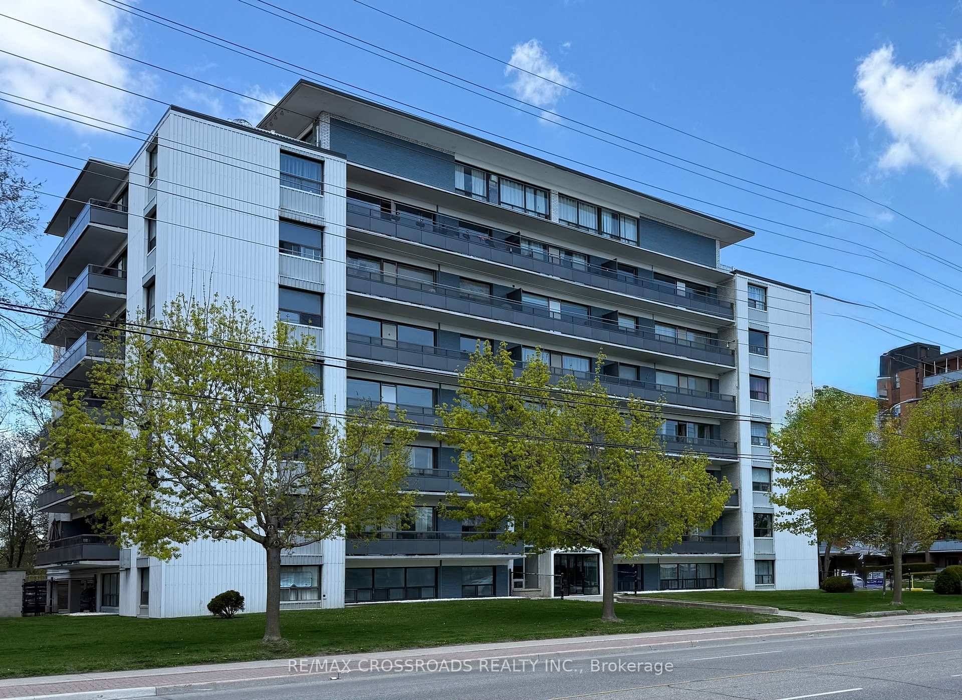 1 Bedroom apartment in an awesome location close to Groceries, Wal Mart, Starbucks, transit, shops, restaurants and Walk to the lake.