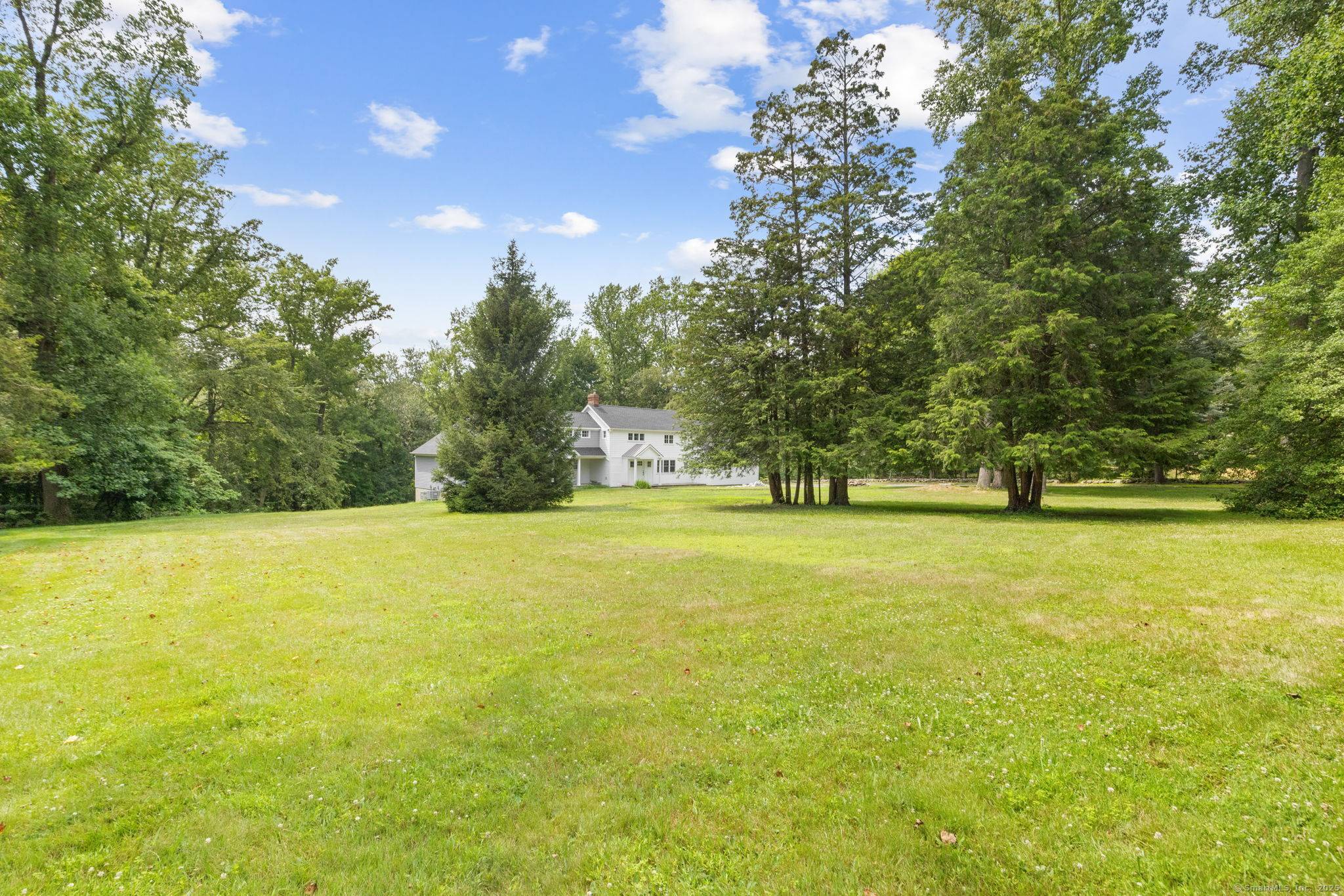 Fully renovated caretaker's estate house with 3 4 bedrooms and 3.