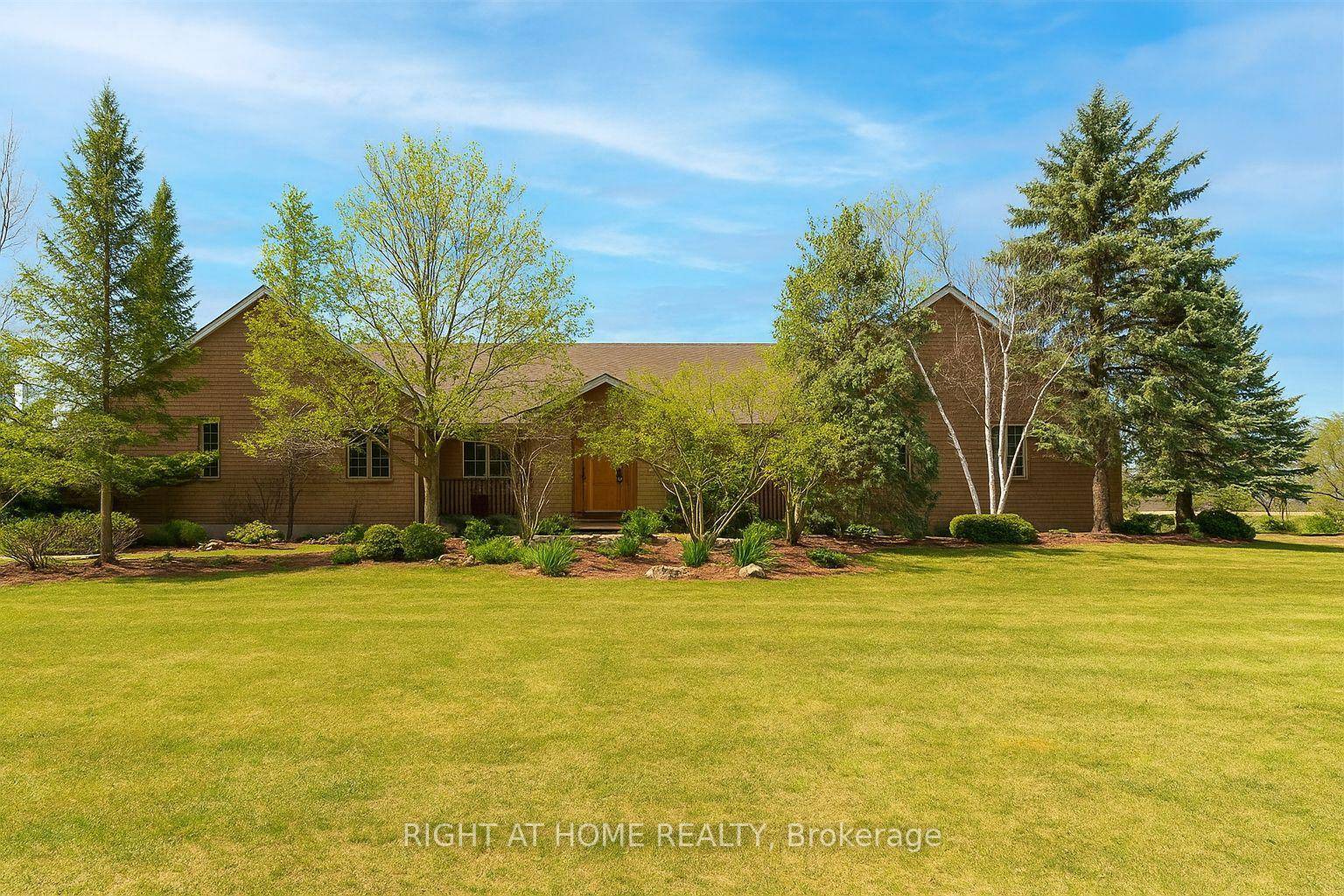 Looking for space, serenity, and modern convenience ?