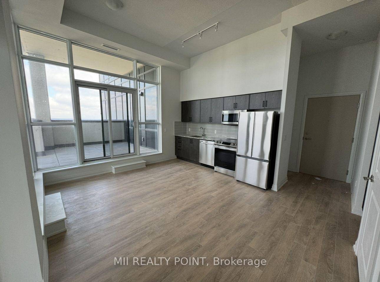 Experience luxury living in this brand new lower penthouse condo at Markham amp ; Ellesmere, featuring soaring 12 ft ceilings and an expansive private terrace with stunning panoramic views of ...