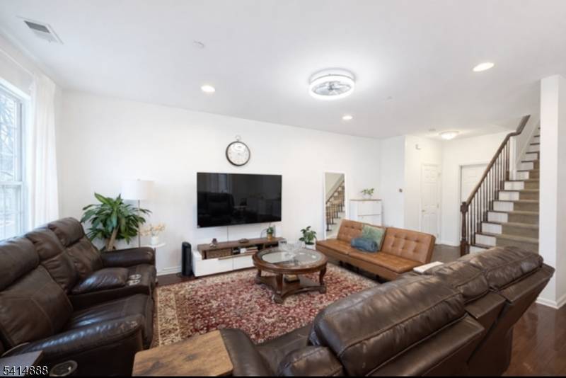 Welcome to 8 Swing Bridge Ln.