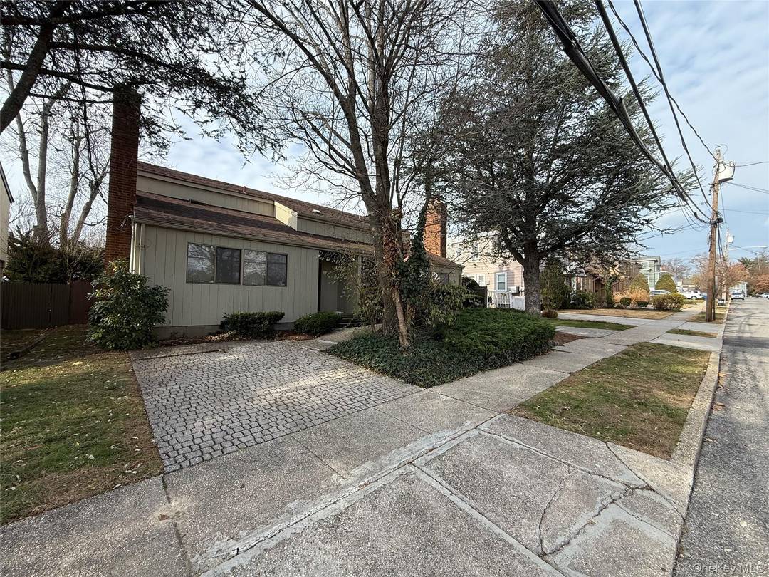 Welcome to this bright and airy home featuring high ceilings and abundant natural light throughout.