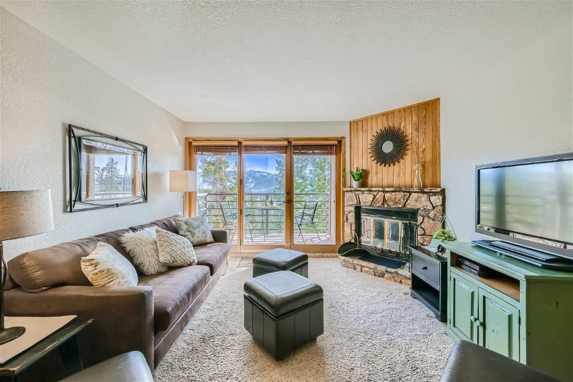 If you are looking for a versatile and well priced mountain condo, then you have come to the right place.