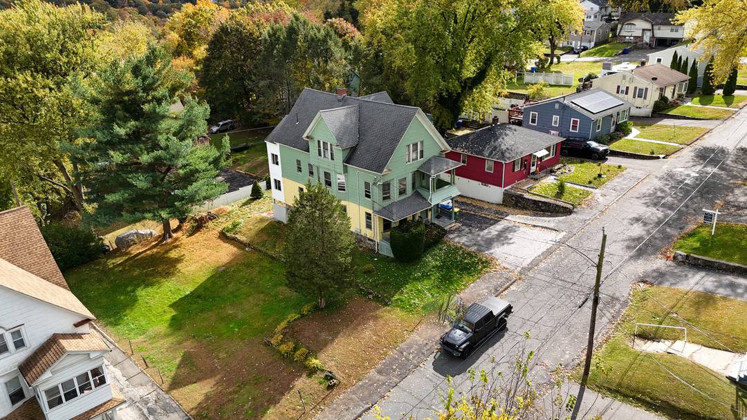 Excellent Investment or Owner Occupant Opportunity at 180 Monmouth Avenue, in Waterbury CT !