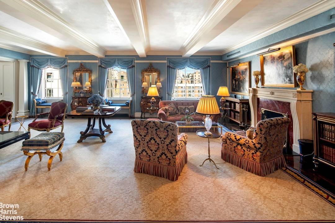 Renovated Pre War Full Floor with Distant Park Views This perfectly renovated full floor residence is ideally located on East 72nd St.