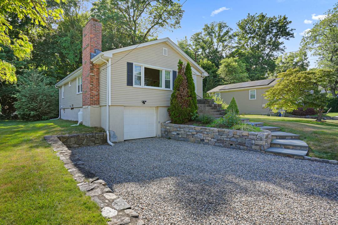 Impeccably maintained home in prime North End location ideally located close to Sacred Heart University, library, playground and tennis courts.