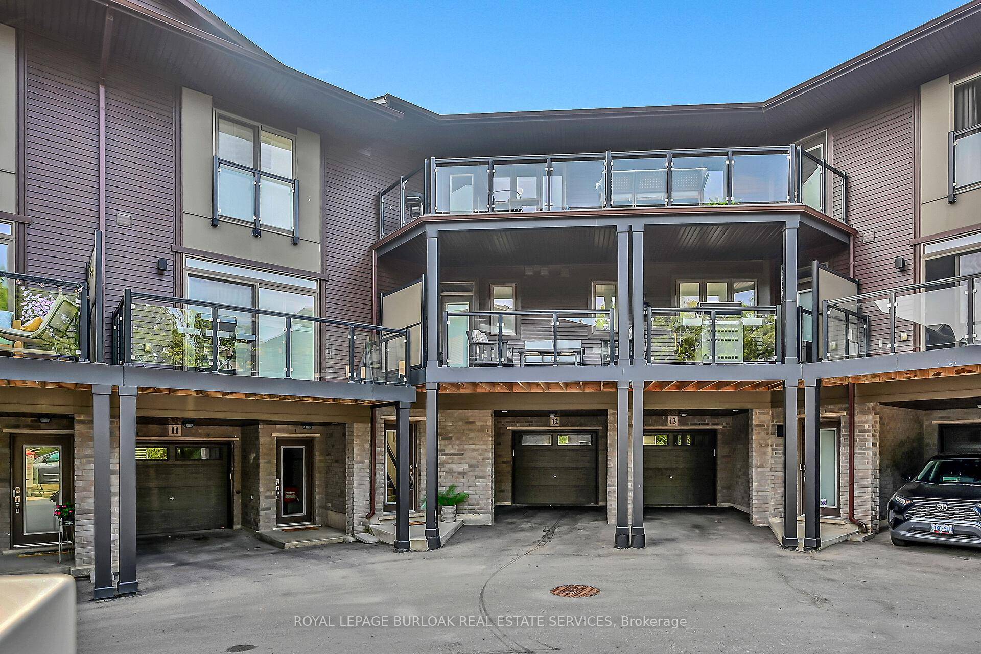 Bright, Spacious amp ; Ideally Located Condo Townhome in Sought After Stoney Creek Mountain Welcome to 1, 800 sq ft of stylish, low maintenance living in the vibrant Valley Park ...