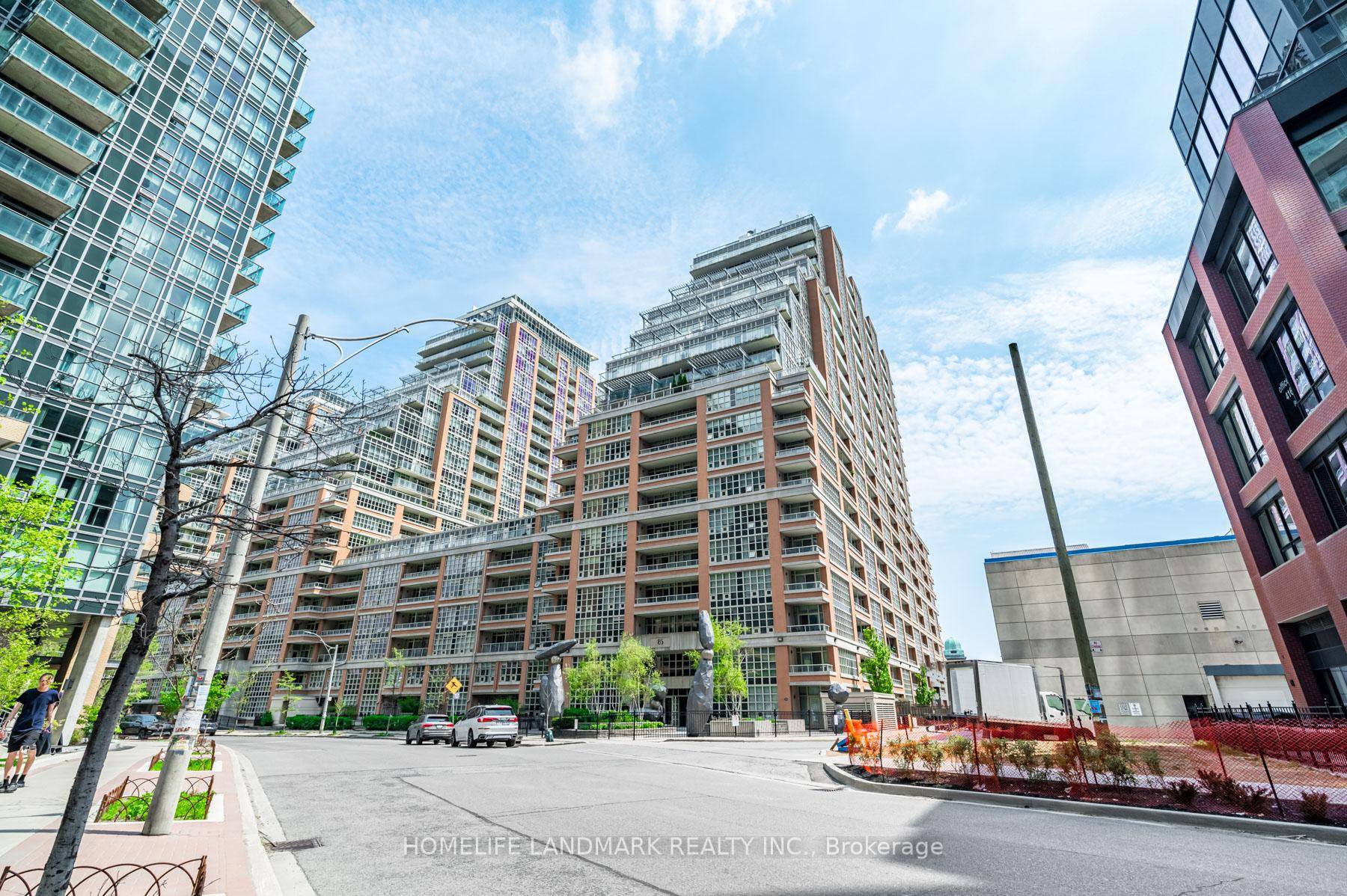 Client RemarksRarely Offered King West Condominium in Liberty Village !