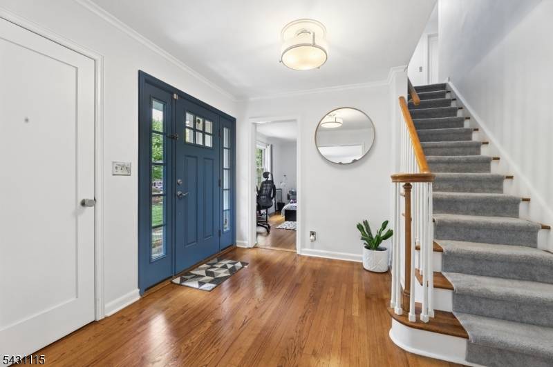 NESTLED ON A QUIET CUL DE SAC, THIS 4 BEDROOM, 3 AND ONE HALF BATH TIMPSON ARCHITECTED, CUSTOM BUILT HOME OFFERS BEAUTIFUL ARCHITECTURAL DETAILS THAT HAVE BEEN ARTFULLY BLENDED WITH ...
