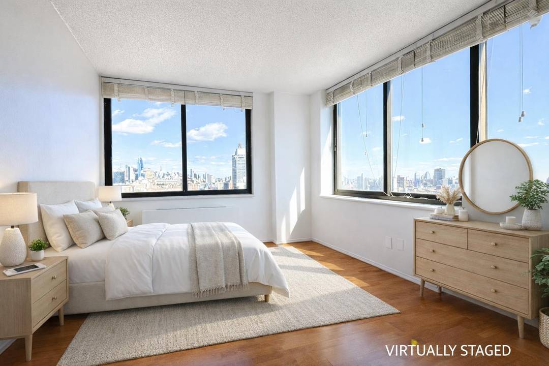 Perched on the 22nd floor in the heart of prime Tribeca, this high floor corner residence offers exceptional natural light and open city views, including a clear sightline to the ...