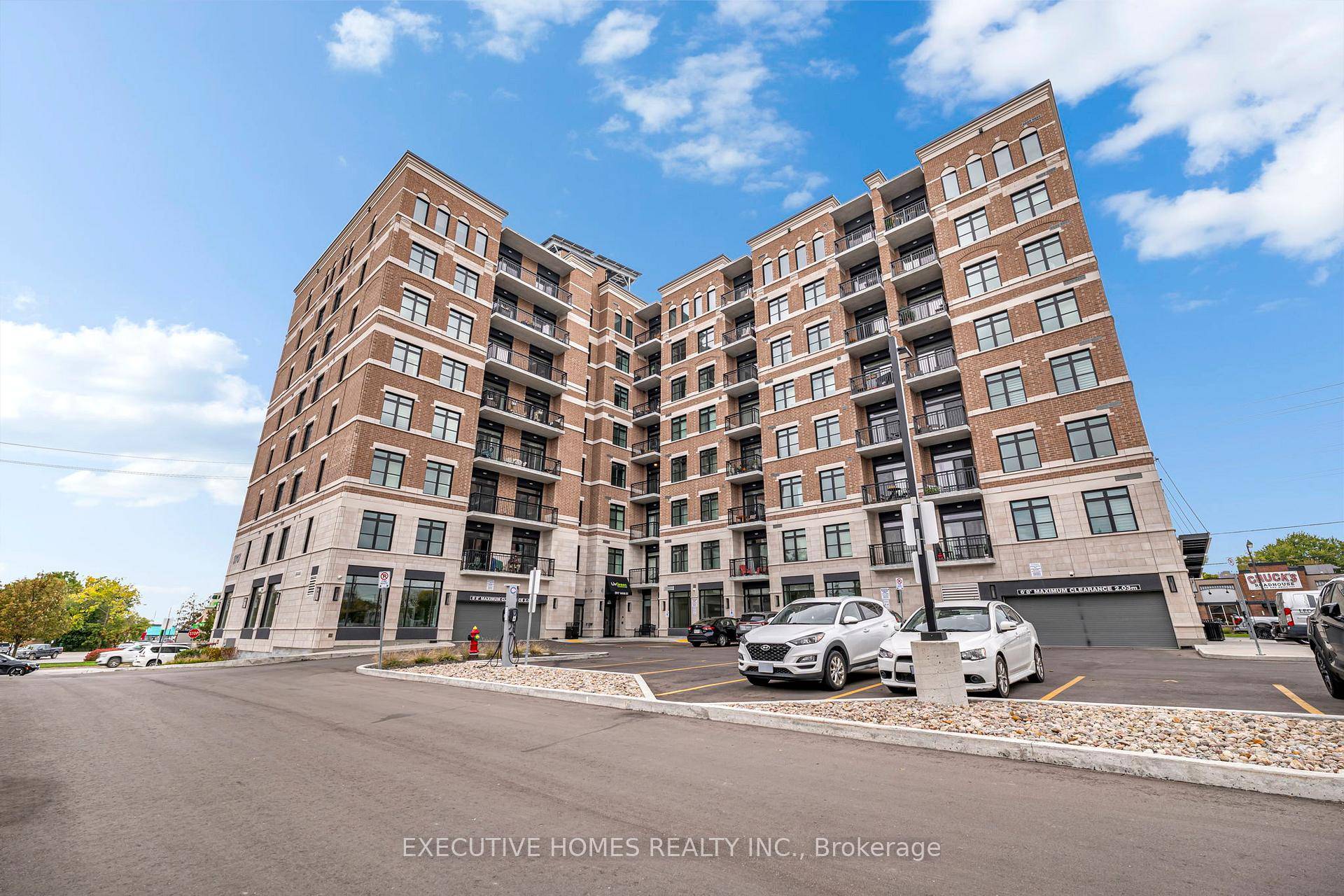 Bright and well lighted boutique condo in the heart of Stouffville !