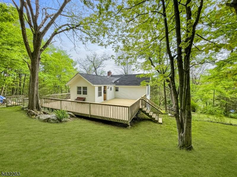 TWO FAMILY OPPORTUNITY IN BLOOMINDALE !