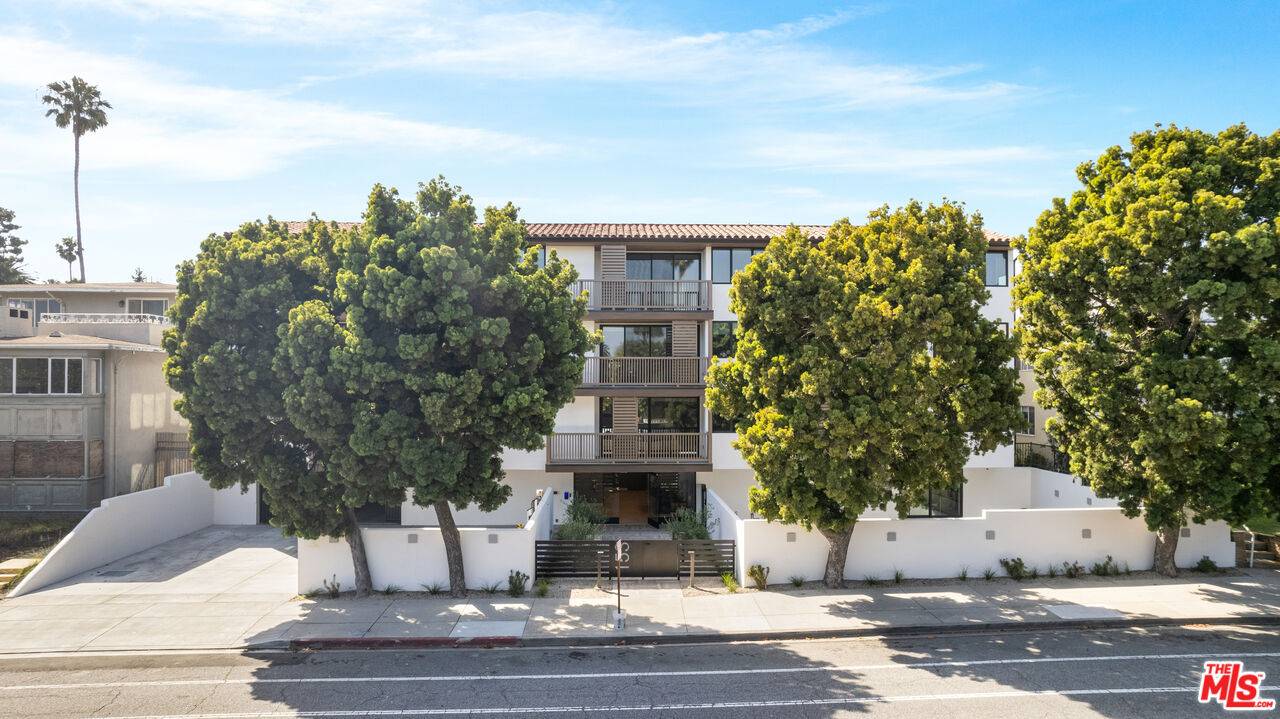 153   San Vicente Blvd 2BR Pacific Palisades La