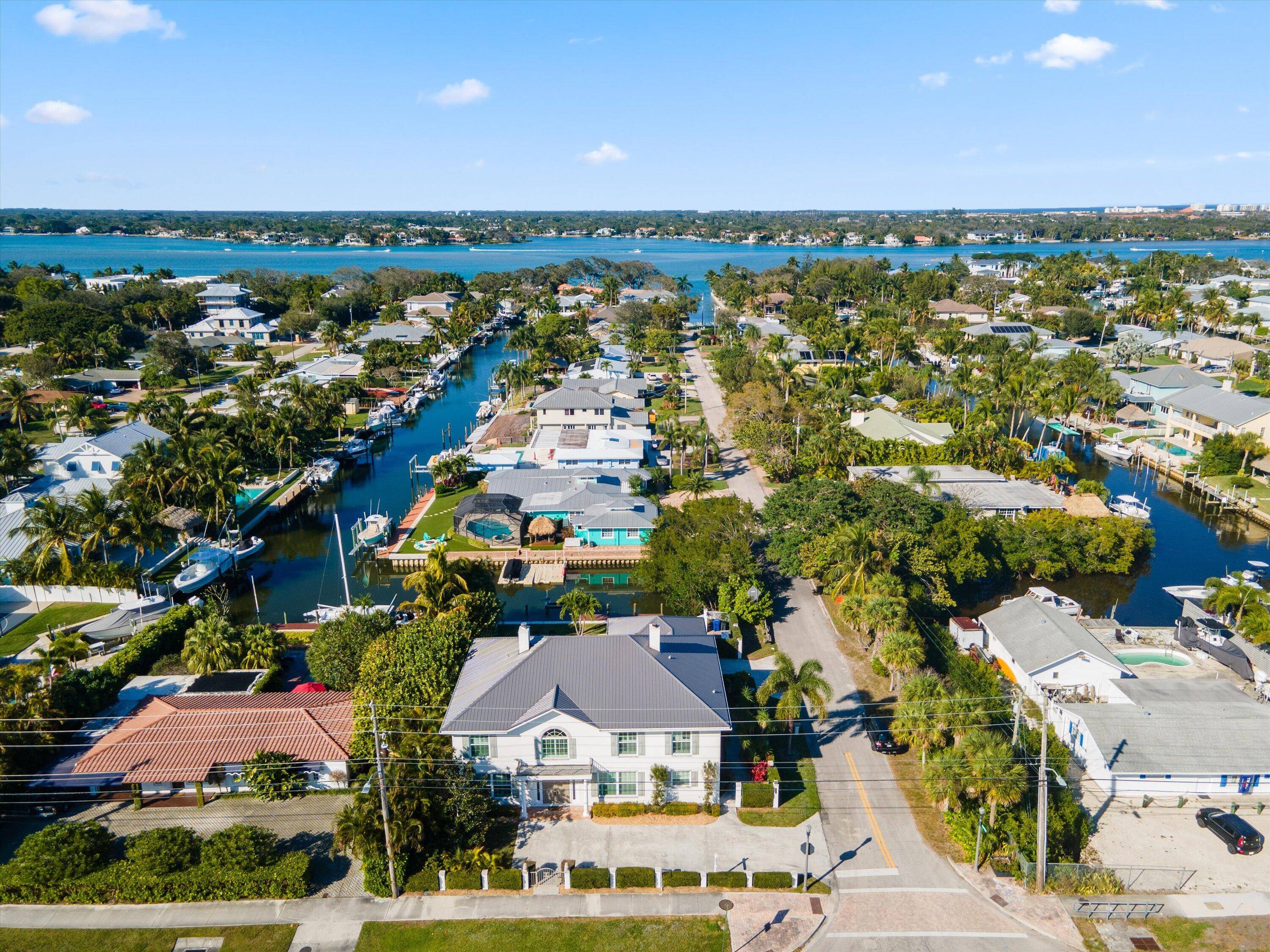 Discover unbeatable value in Jupiter with this exceptional annual furnished rental !
