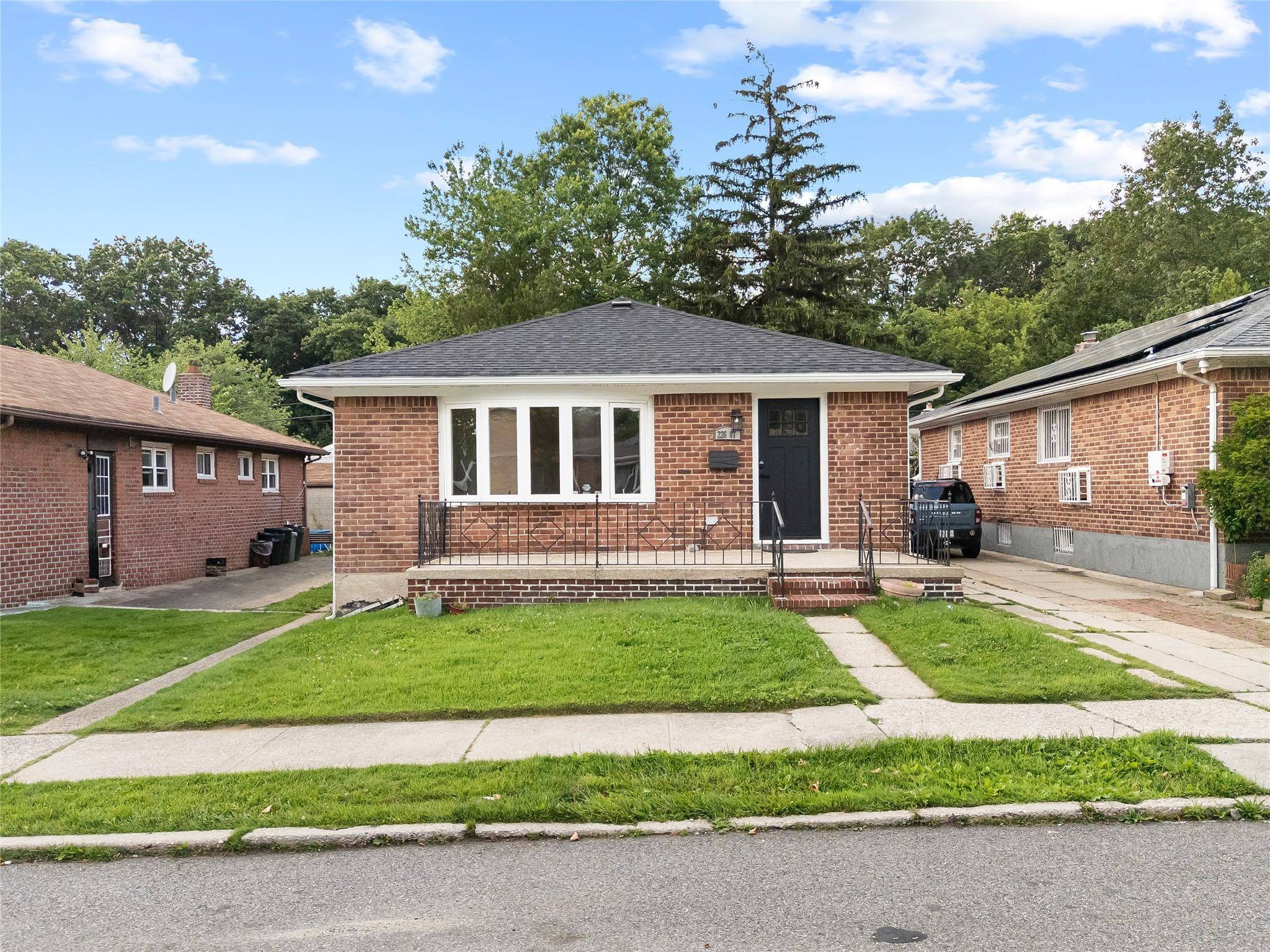 Fully Renovated Ranch Style Home in Prime Oakland Gardens, Bayside Location !