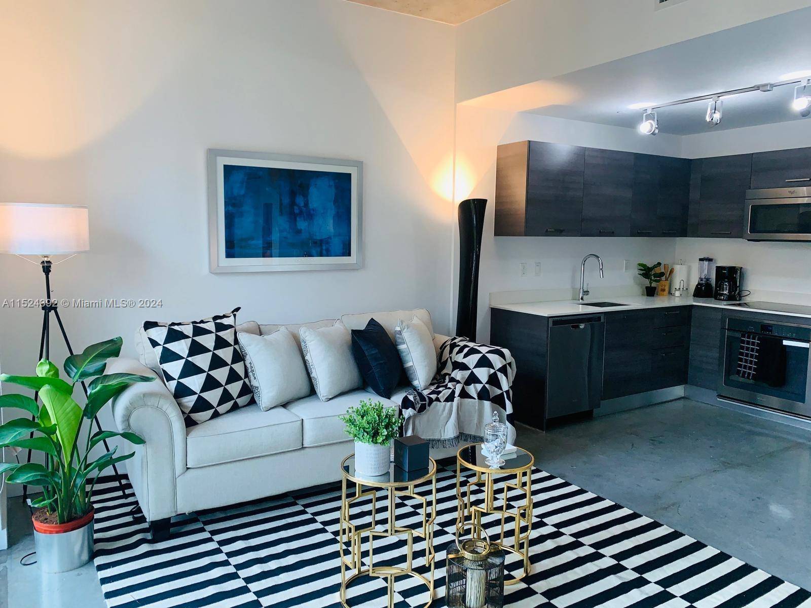 Beautiful open View to Brickell skyline 1 1 OPEN FLOOR PLAN Condo Apartment at Centro Downtown Miami.