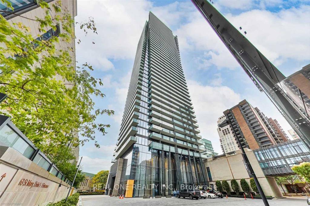 Luxury 2 Bedroom Condo With Incredible Southwest Views Over The Beautiful University Of Toronto Campus And Downtown !