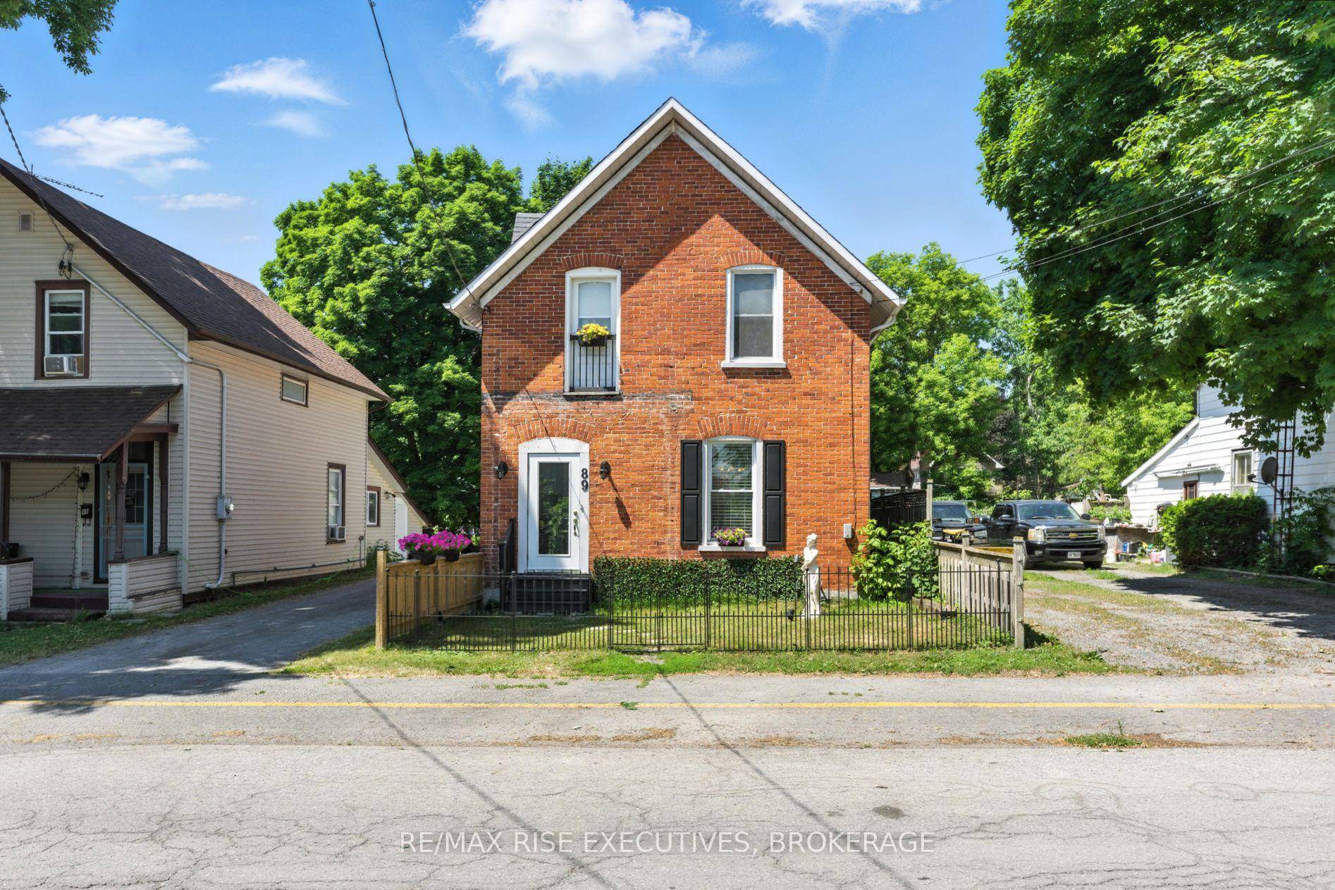 Looking for an adorable renovated brick Victorian at a really affordable price ?