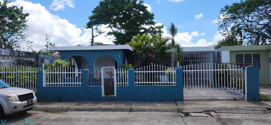 CALLE SANTINI House Caguas