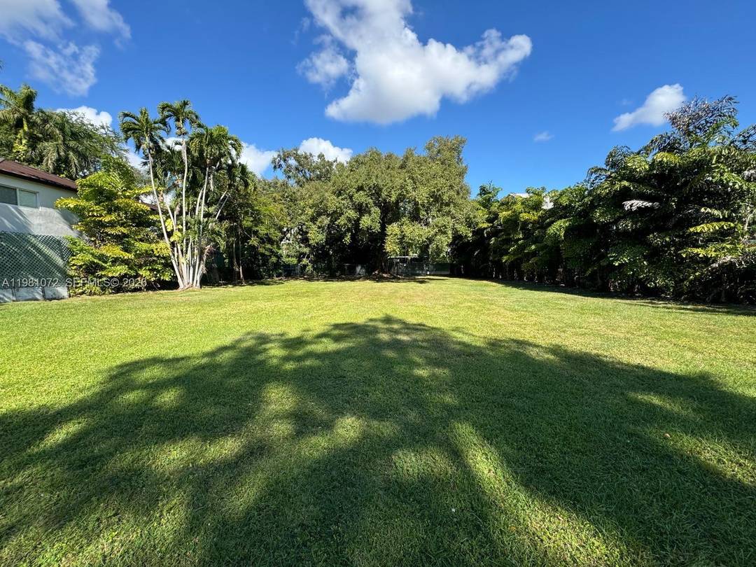 Exceptional vacant lot in the heart of Coconut Grove offering an unbeatable location.