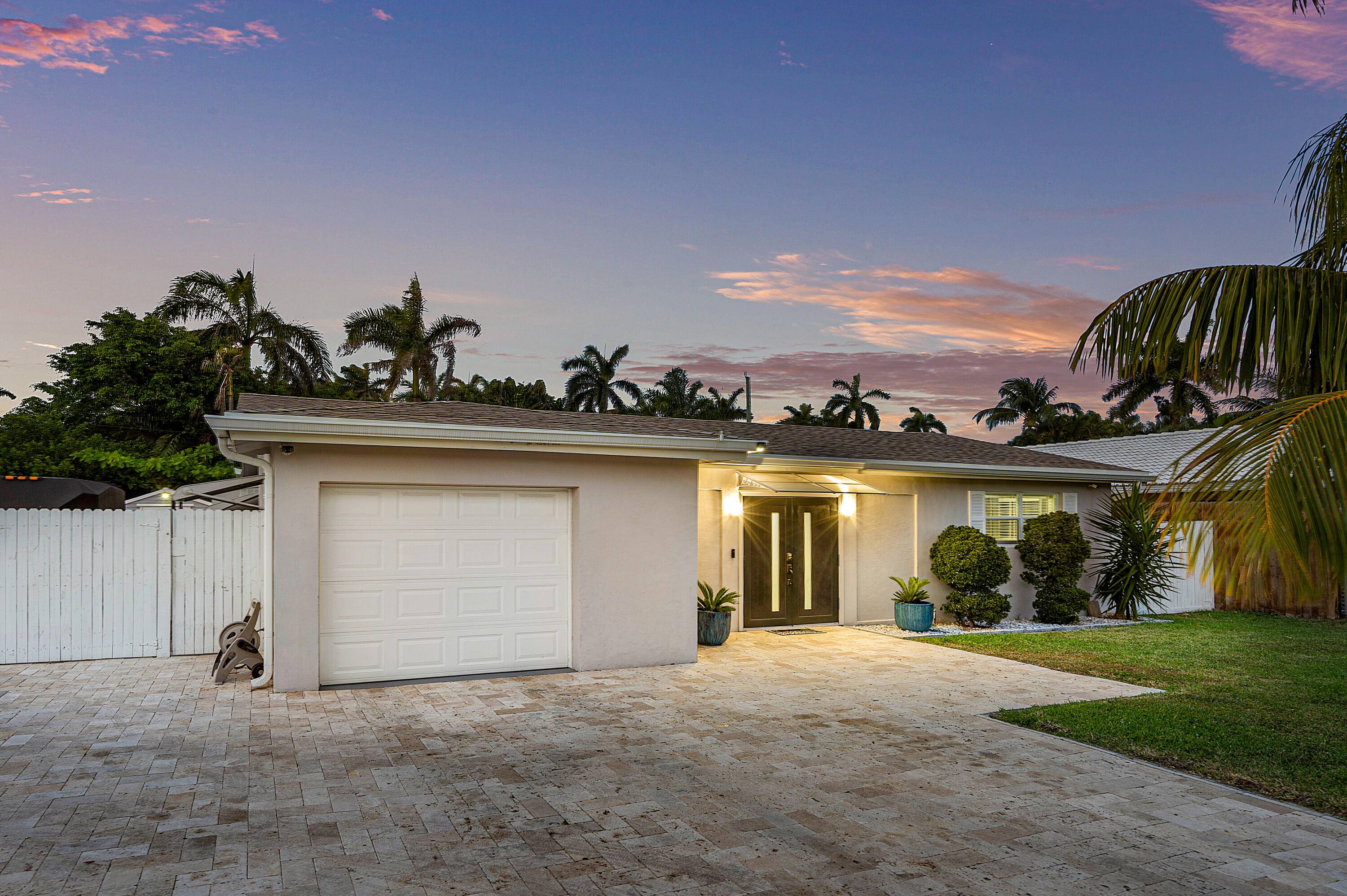Absolutely MINT ! This 3 bed 3 full bath single family home in East Boynton Beach is ready for its new and proud owner.