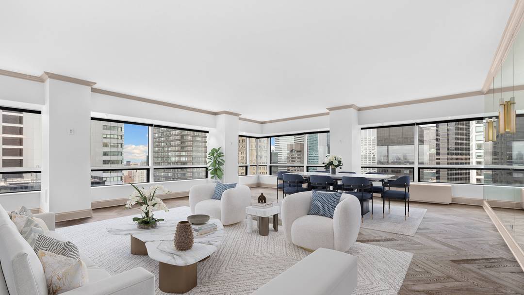 Apt. 33A at 500 Park Avenue presents an exceptional opportunity to reside in a premier Manhattan luxury residence boasting stunning, panoramic views of Central Park and the iconic city skyline.
