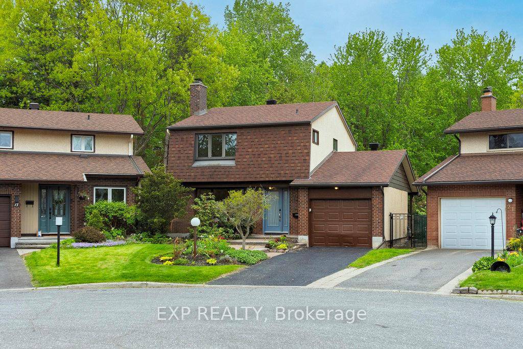 RARE amp ; UPDATED DETACHED 2 STOREY HOME IS NESTLED ON A QUIET COURT IN THE HEART OF TANGLEWOOD, FT.