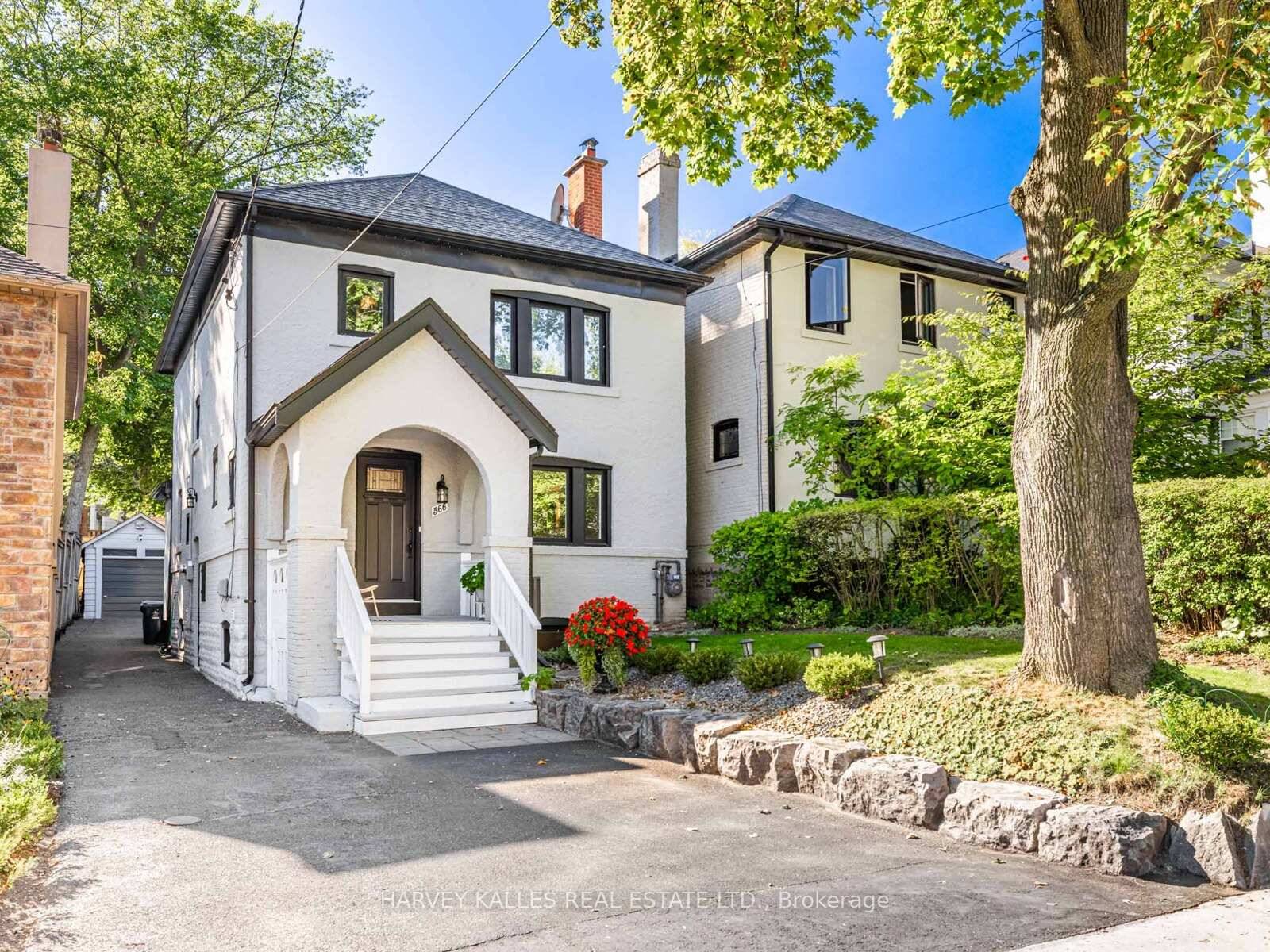 Meticulously maintained Allenby home with unbeatable transit access !