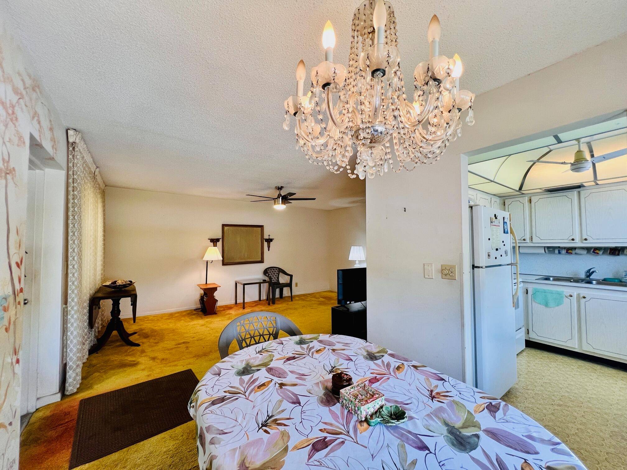 FANTASTIC PRICE LOCATION IN 55 CENTURY VILLAGE !