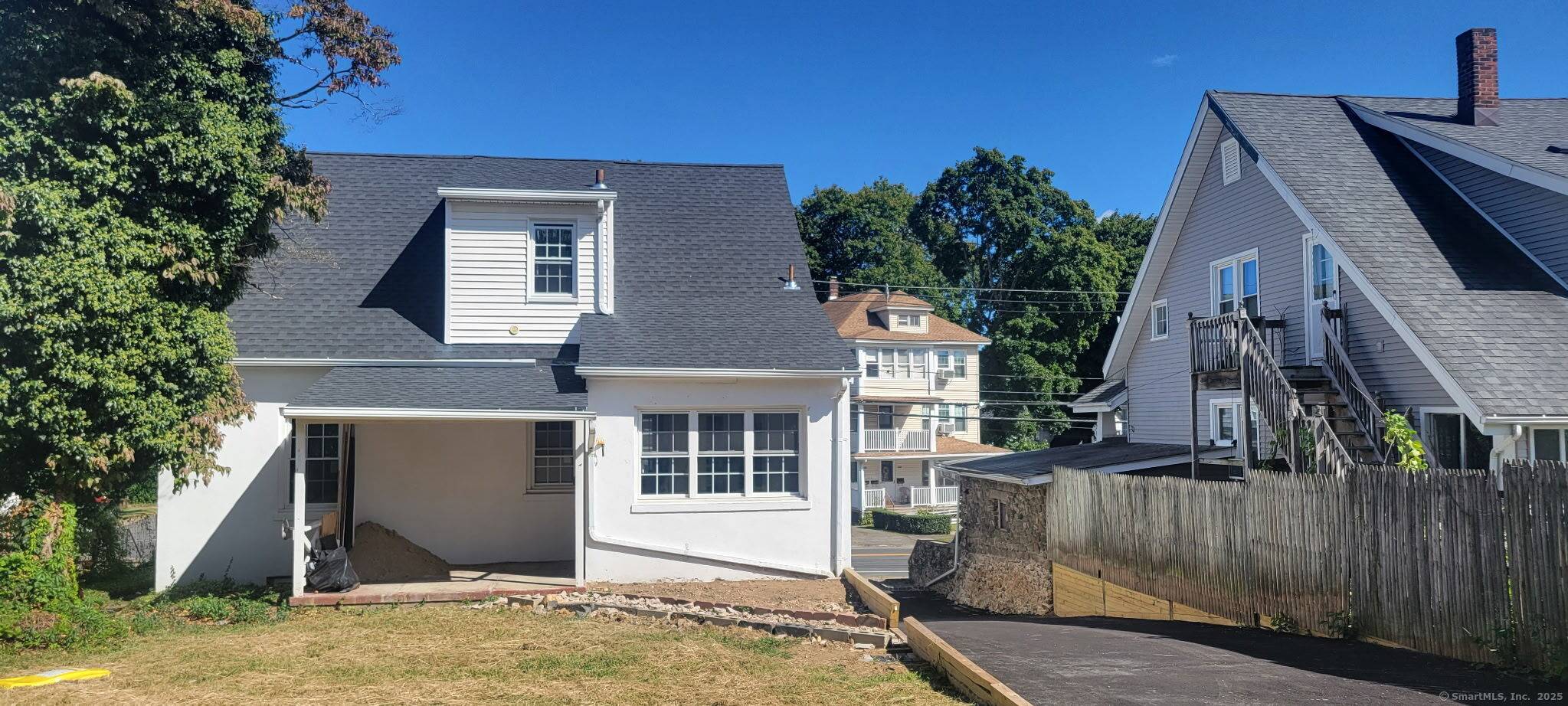 Beautifully Renovated Cape Cod in Waterbury, CT !